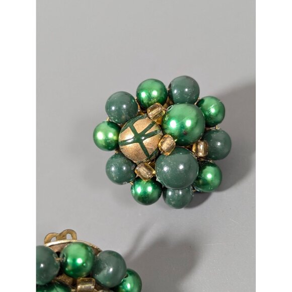 Vintage Japan Green Gold Tone Faux Pearl Cluster Bead Clip On Earrings MCM - Picture 4 of 9